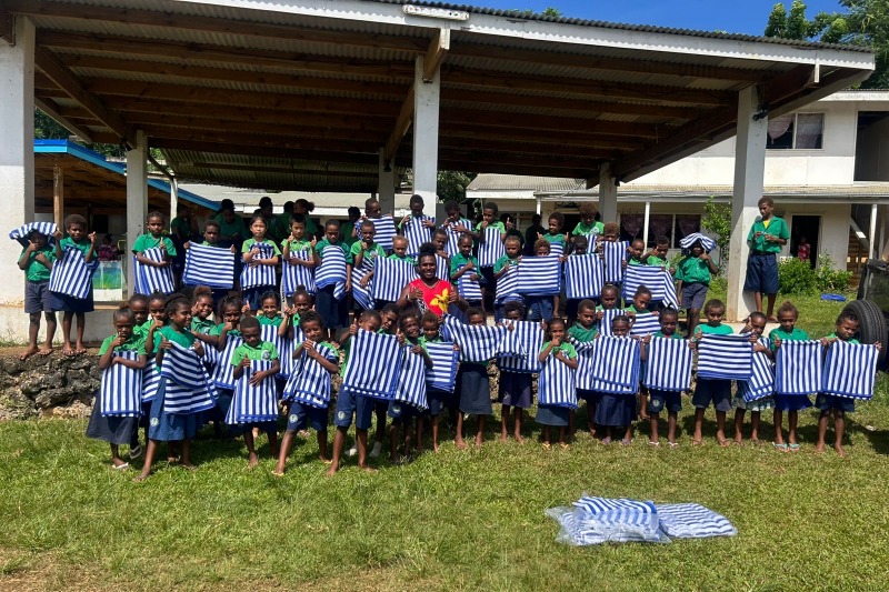 Carnival ondersteunt zwemlessen in Vanuatu