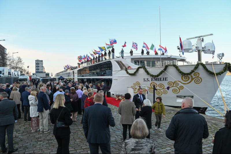 S.S. Emilie vertrekt voor eerste reis door Nederland en België		