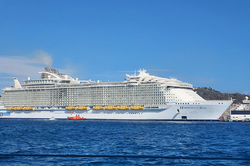 Drie Royal Caribbean-schepen tegelijk in droogdok