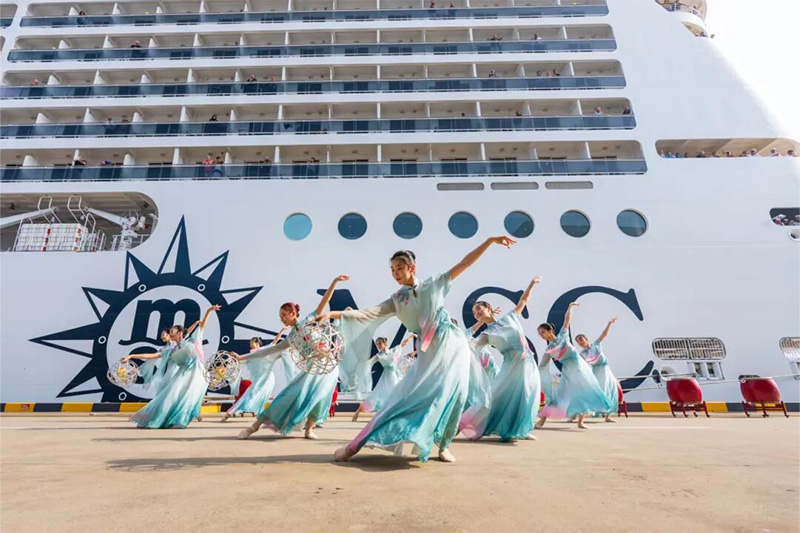 MSC Magnifica bezoekt Shanghai terwijl MSC 20 jaar actief is in China	