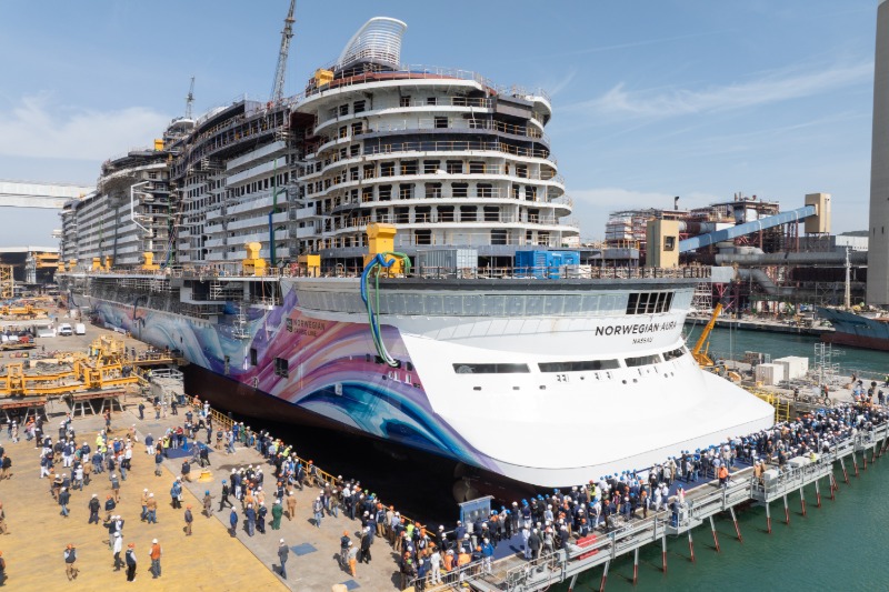 Norwegian_Aura_te_water_gelaten_bij_Fincantieri