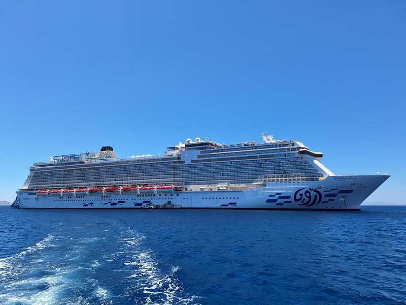 Aroya passeert Straat van Hormuz en hervat cruises richting Rode Zee	
