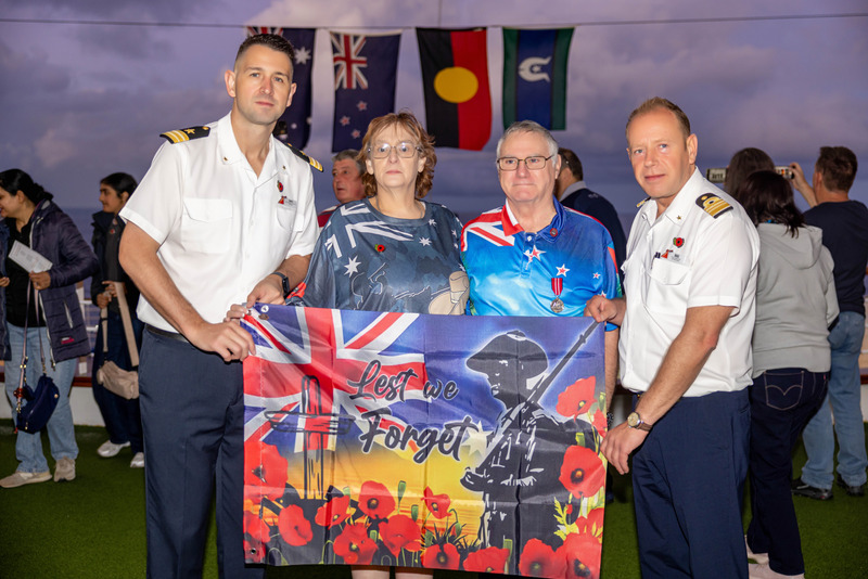 Australische vloot van Carnival herdenkt Anzac Day op zee			