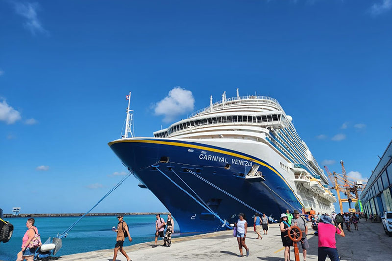 Carnival past routes van Carnival Venezia aan voor 2026