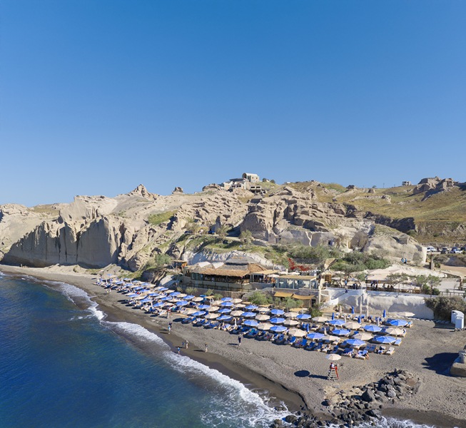 Royal Caribbean opent eerste beachclub in Europa op Santorini		
