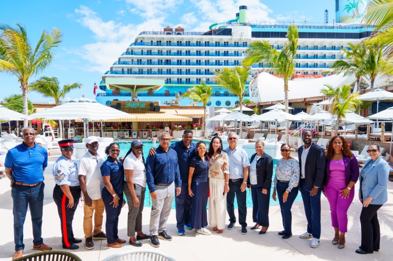 Nassau Cruise Port ontvangt Amerikaanse ambassadeur Herschel Walker