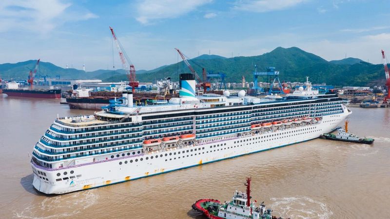 Adora Mediterranea in droogdok voor grote renovatie in Zhoushan