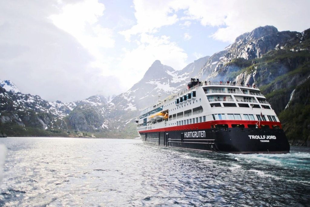 Hurtigruten biedt 10% korting op geselecteerde cruises in 2027 en 2028	