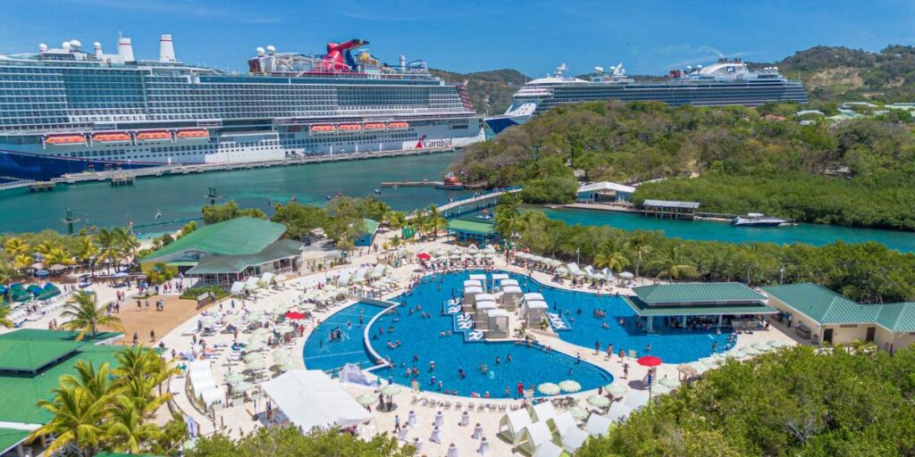 Carnival_opent_eerste_zwembadcomplex_op_Isla_Tropicale_in_grote_upgrade_Roatn