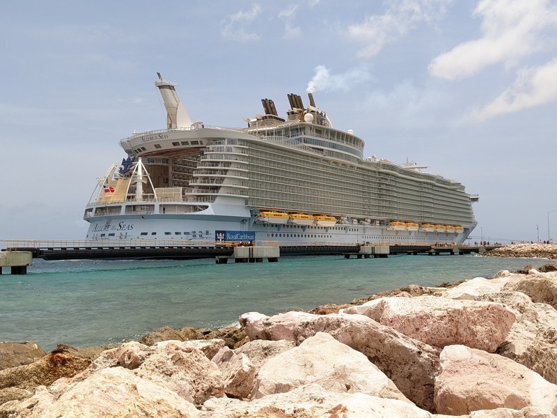 Royal Caribbean past route Allure of the Seas aan door technisch probleem