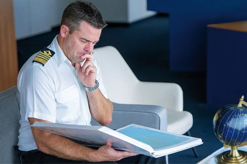 Hoe Captain Tanner van Saga een Mystery Cruise voorbereidt		
