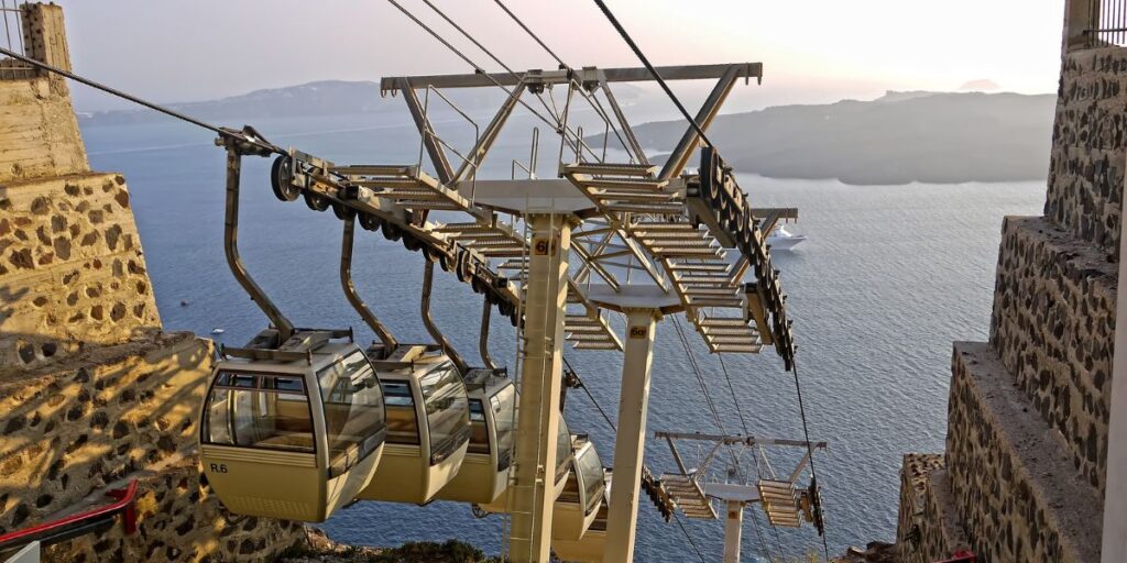 Santorini beperkt toegang cruisegangers via Athinios-haven