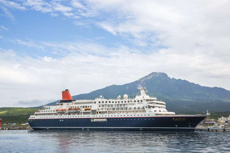 Mitsui_verkoopt_interieur_van_Nippon_Maru_na_uitdienststelling_van_het_schip