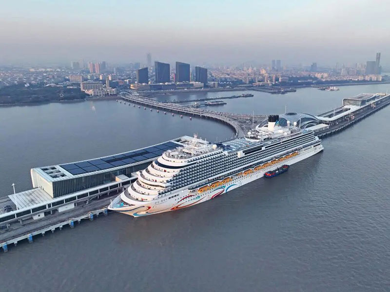 Adora_plant_drie_extra_cruises_zonder_aanloophavens_in_december