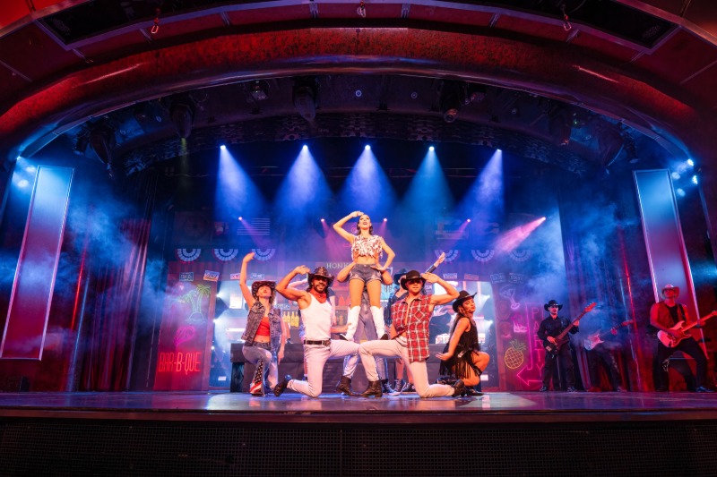 Margaritaville_at_Sea_presenteert_drie_originele_shows_voor_de_Beachcomber