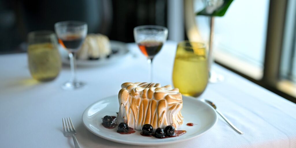 Holland America Line brengt geliefd Farewell Dinner terug op volledige vloot