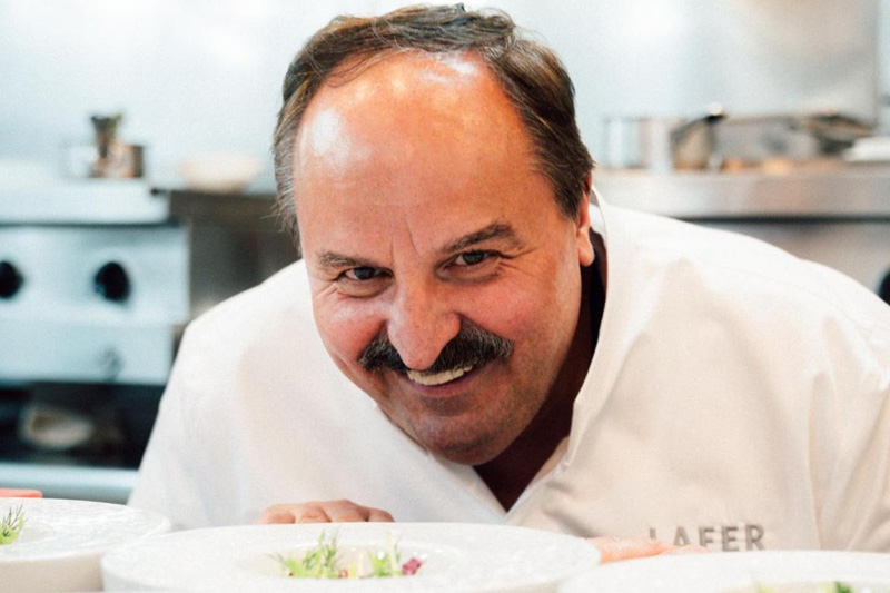 Chef Johann Lafer presenteert culinaire optredens aan boord van Nicko Cruises in 2027		