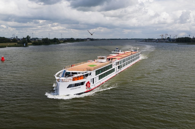 Concordia_Damen_levert_Century_Star_op_aan_Century_Cruises