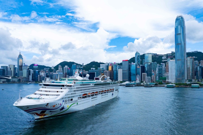 Star_Voyager_keert_terug_naar_Hongkong_in_het_najaar_van_