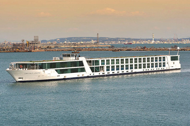 Emerald_biedt_Rhnecruise_aan_voor_Spaans_en_Portugeestalige_gasten
