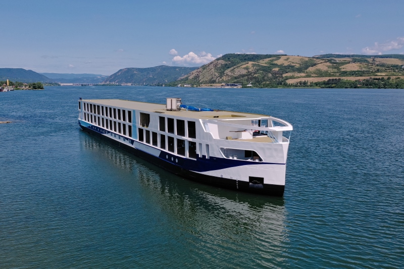 TUI_Luzia_van_TUI_River_Cruises_raakt_voor_het_eerst_het_water_in_Servi