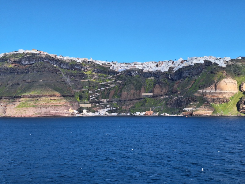 Beroemde_trap_van_Santorini_dicht_cruisegasten_geraakt
