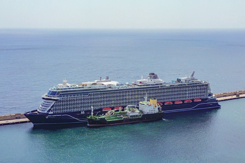 Schepen_van_TUI_Cruises_varen_op_groene_LNG
