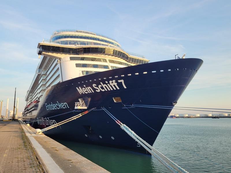 Mein_Schiff__van_TUI_vaart_naar_Spitsbergen