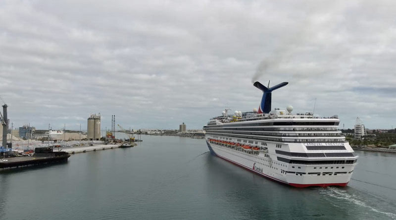 Carnival_Freedom_begint_aan_oversteek_over_de_Atlantische_Oceaan