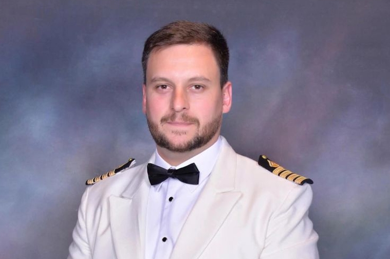 Fred_Olsen_verwelkomt_Nikola_Durdic_als_stafkapitein