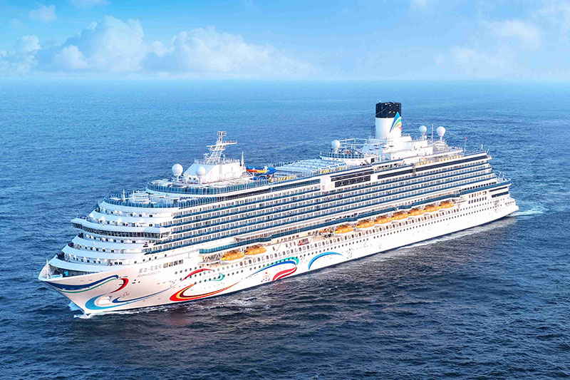 Adora_Cruises_en_Starboard_openen_dutyfreecentrum_op_de_Adora_Flora_City