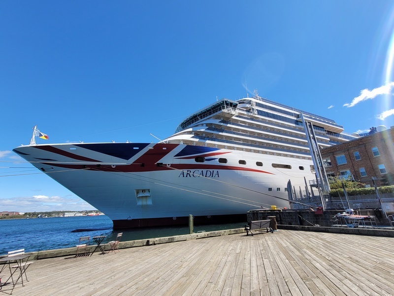 POschip_Arcadia_vertrekt_voor_cruise_van__nachten_naar_Canada_en_de_Verenigde_Staten