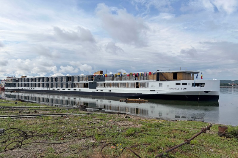 Muskat_van_Scenic_begeleidt_Presidents_Cruise_op_de_Emerald_Lumi