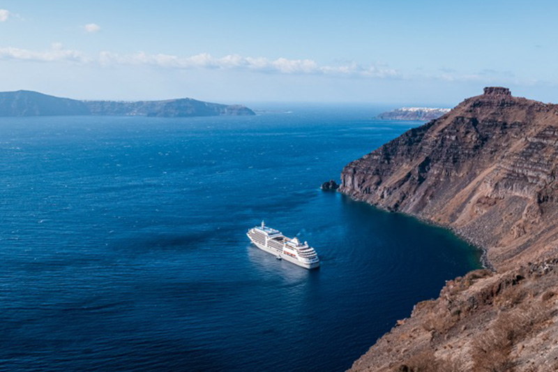 Silver_Spirit_van_Silversea_vertrekt_op_Grand_Voyage_Mediterranean_