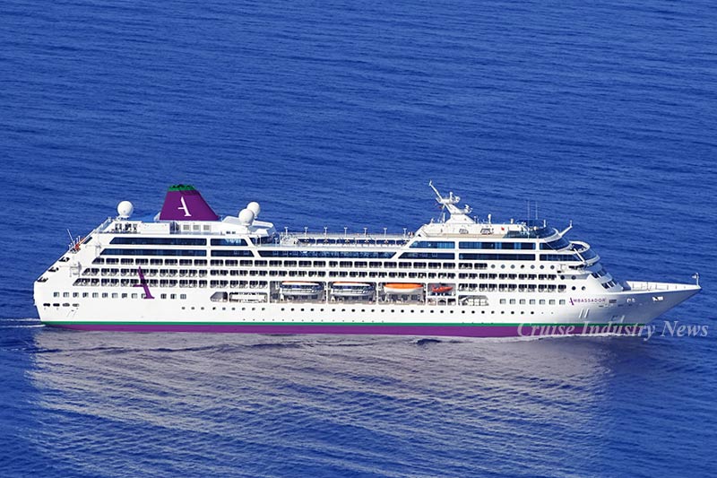 Ambassador_koopt_Oceania_Sirena_Semester_at_Sea_huurt_schip_in_de_winter