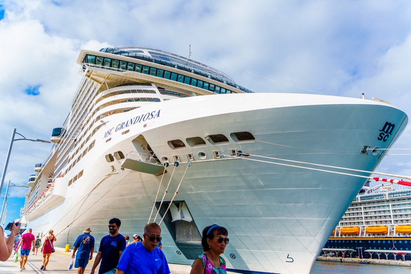 Negen_MSCschepen_varen_in__in_het_Caribisch_gebied