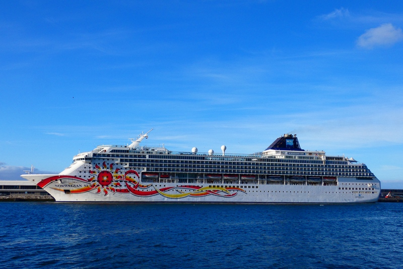 Norwegian_Sun_viert__jaar_dienst_voor_Norwegian_Cruise_Line