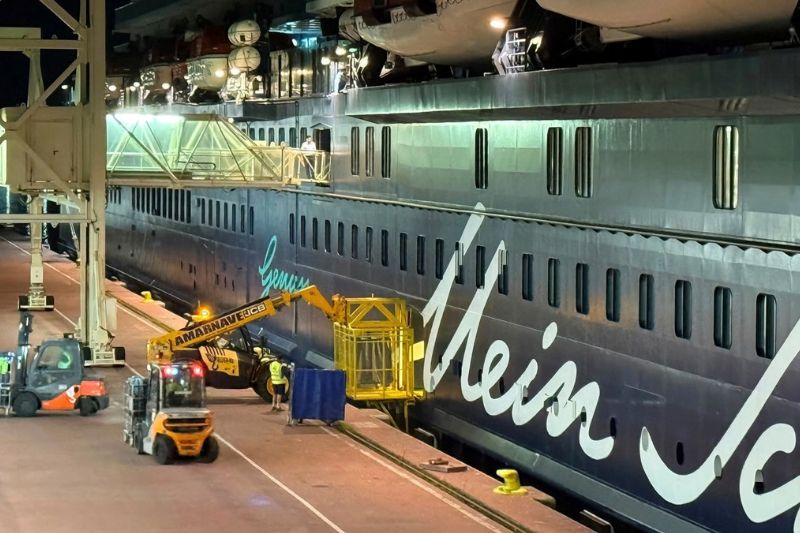 Cruiseterminal_Porto_rondt__turnarounds_voor_Mein_Schiff__af