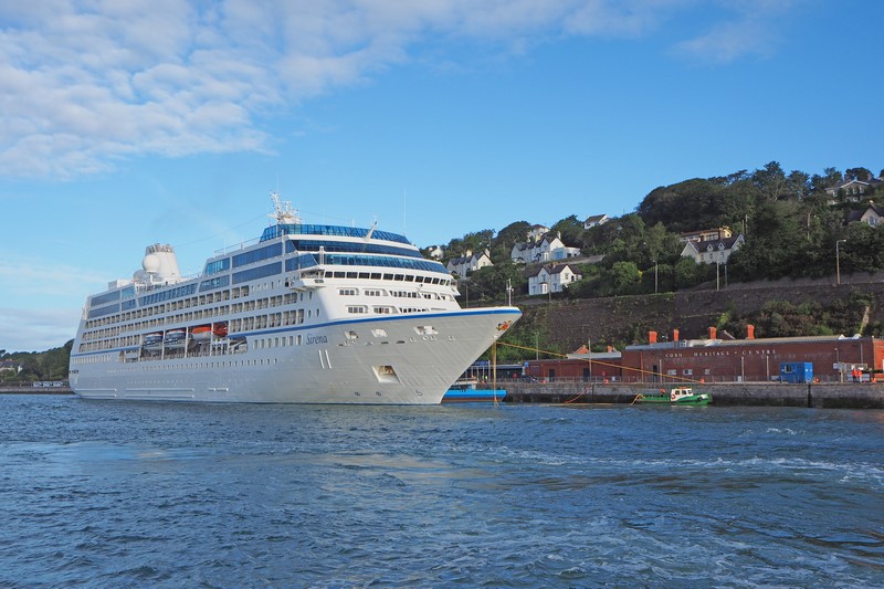 CEO_van_Semester_at_Sea_maakt_plannen_voor_de_Ambella_bekend