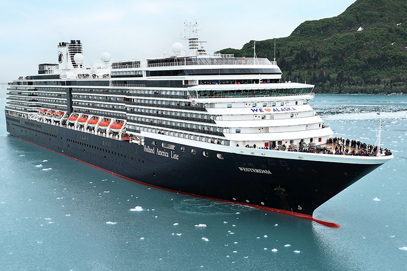 Holland_Americas_Westerdam_arriveert_in_Japan_voor_herfstseizoen
