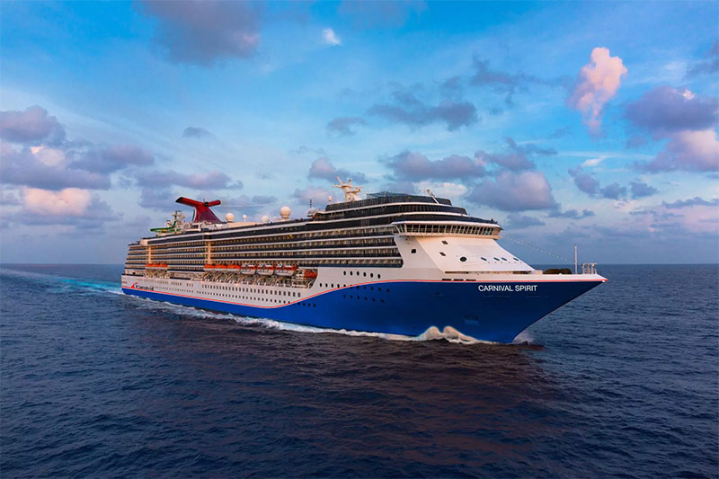 Carnival_zet_Adventure_Legend_en_Spirit_in__in_aan_de_westkust