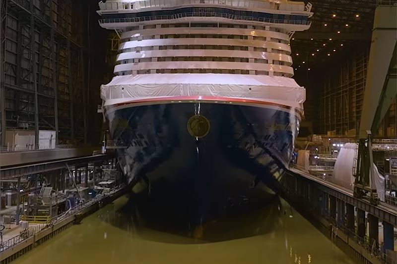 Carnival_Festivale_drijft_voor_het_eerst_bij_Meyer_Werft