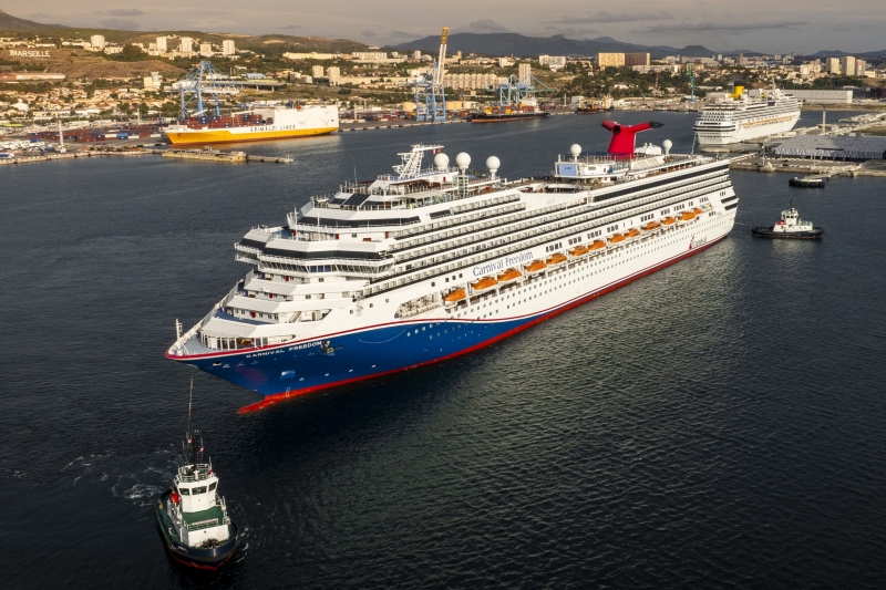 Carnival_Freedom_vaart_na_dokbeurt_in_Marseille_naar_Barcelona