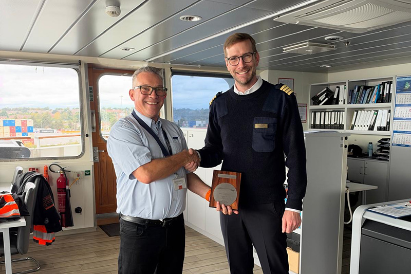 Hanseatic_Spirit_grootste_cruiseschip_ooit_in_Ipswich