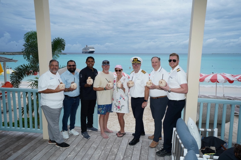 Holland_America_verwelkomt_gasten_in_nieuwe_Beach_Club_op_Half_Moon_Cay